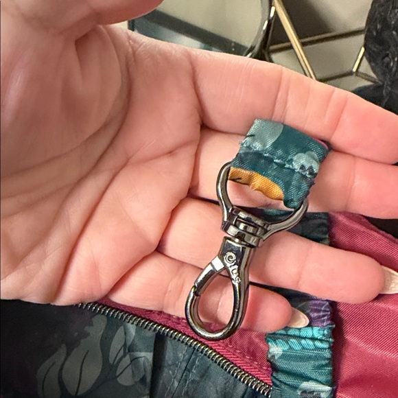 Lug Rumble crossbody tote Raspberry Shoulder Bag- holds a lot!!!! - Picture 8 of 13